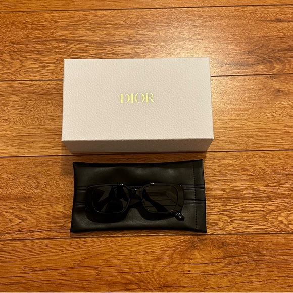 🚫 SOLD on Mercari: DIOR Wildior rectangular-frame sunglasses - Picture 2 of 15